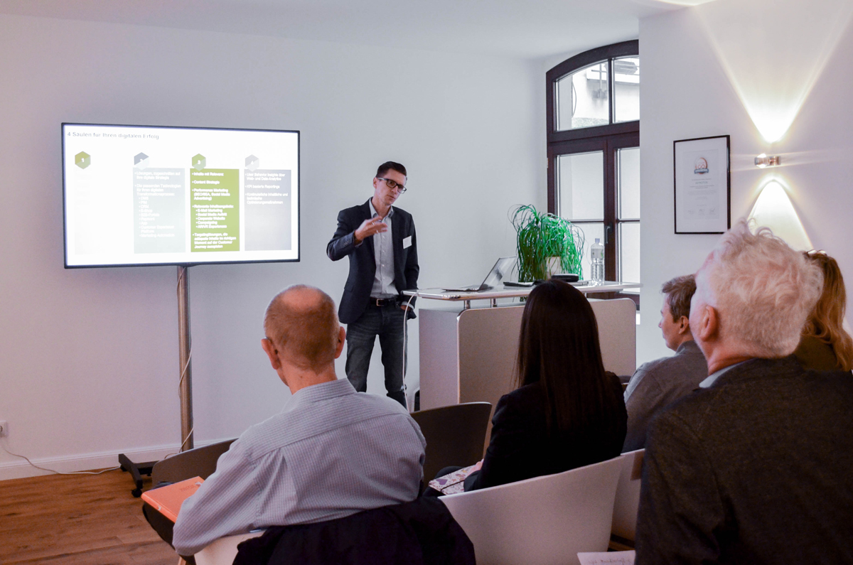 Mathias Kossmann hält den Vortrag zum Thema E-Recruiting Mehr als nur ein Online-Bewerbungsformular im anyMOTION Standort Köln