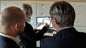 Heinz Brasch (anyMOTION Head of IT & Development) präsentiert eine Augmented Reality Anwendung. Arbeitgebertag 2018
