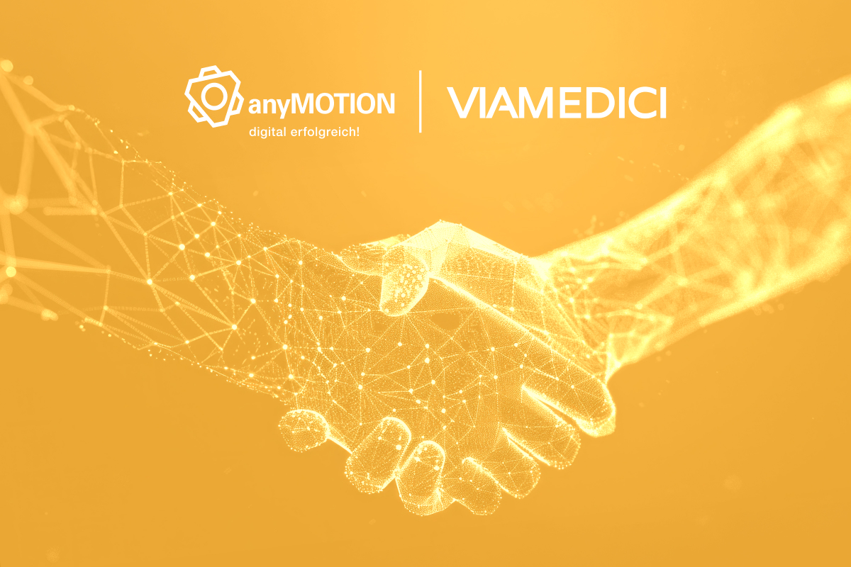 Die Logos von anyMOTION und Viamedici stehen über der Darstellung eines abstrakten Handschlags auf orangefarbenem Hintergrund.